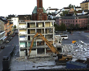 GRUSHAUG: I Løpet Av En Måneds Tid Våren 2002 Var Arendal Rutebilstasjon Historie. Foto: Agderpostens Nettkamera Med Tillatelse.