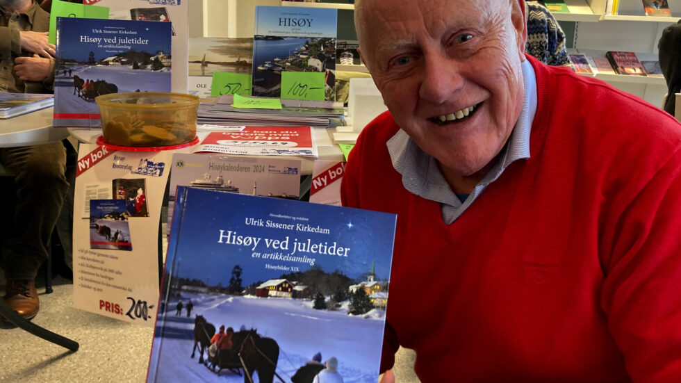 Ny Lokalhistorisk Bok: Ulrik S. Kirkedam Viser Frem Boken Juletider.